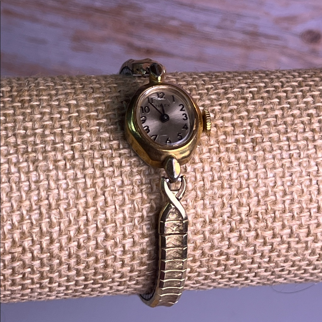 Vintage Timex Mechanical Handwind Gold Ladies Watch Works